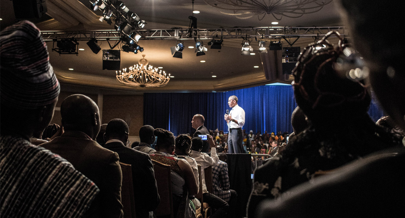 President Obama talking to Mandela Washington Fellow in 2016